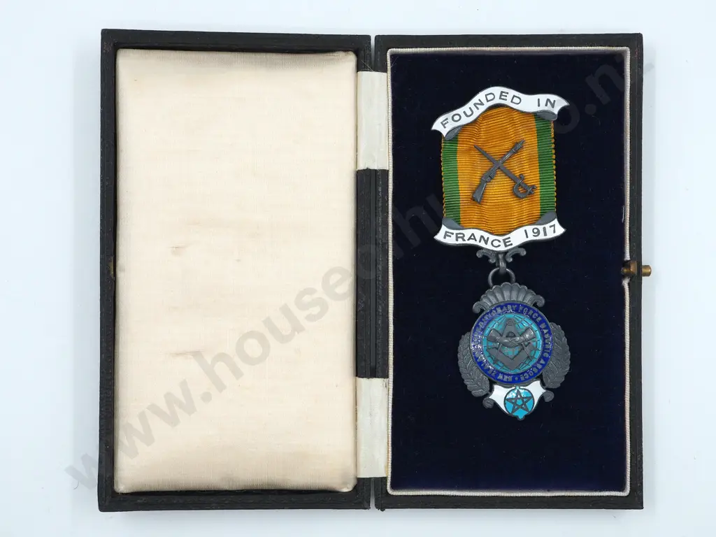 Cased NZEF WW1 Masonic Sterling Silver Medal to Pte Heggie Image 1++