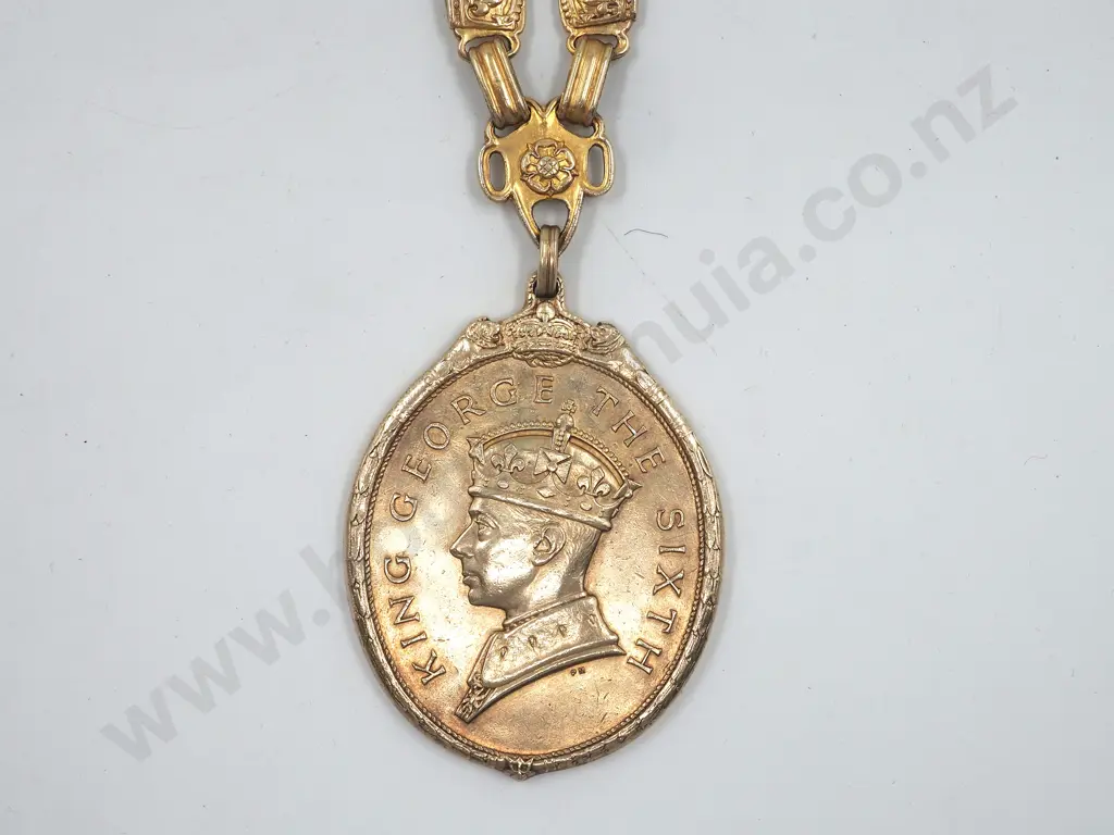 Kings Chiefs Medal w Chain in Silver Gilt  Image 1++