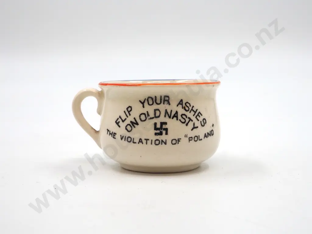 WW2 Propoganda Potty Ashtray - Hitlers Head Image 1++