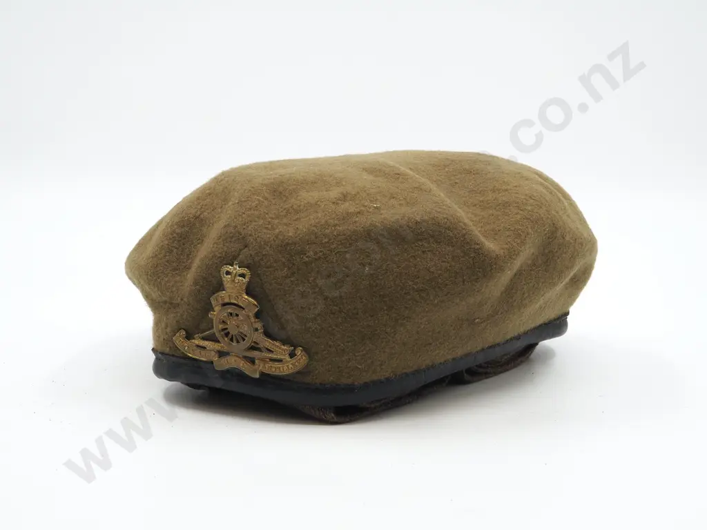 1985 Dated New Zealand Artillery Beret & Badge Image 1++