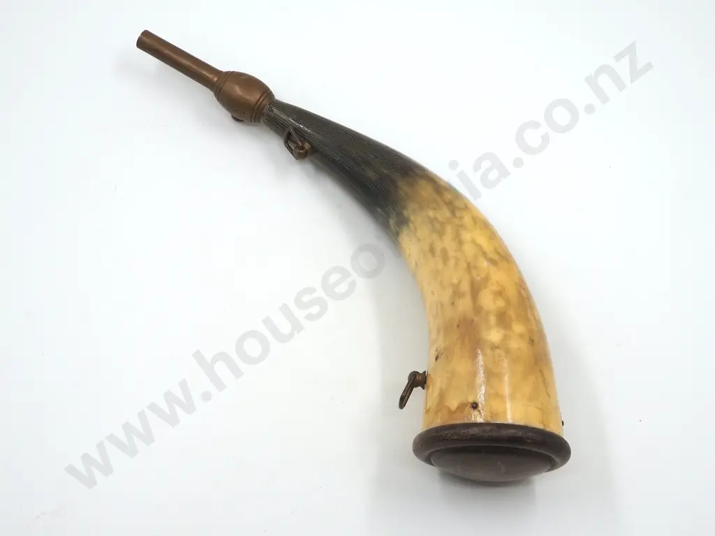 Vintage Powder Horn Image 1++