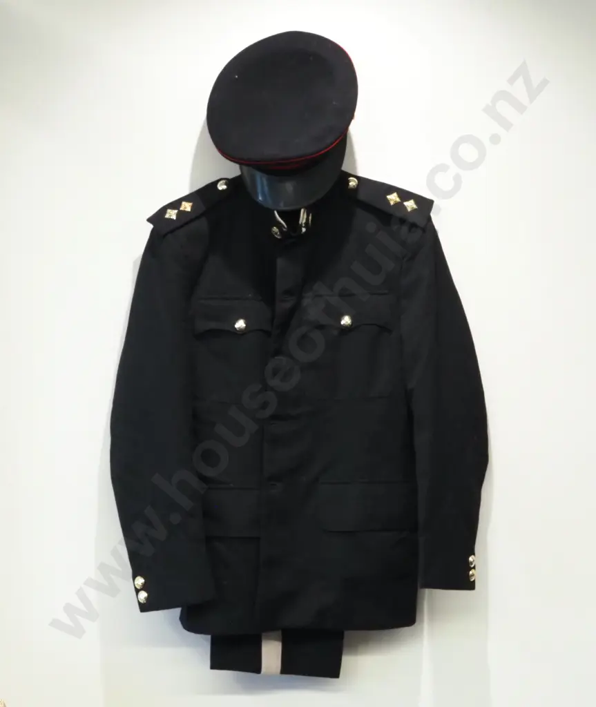 Australian 1972 Dated Military Police Uniform: Jacket / Trousers / Peaked Cap Image 1++