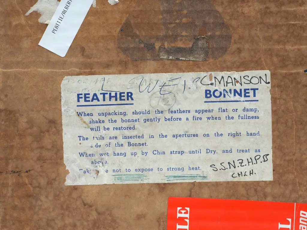 Vintage Highlanders Feather Bonnet in Original Box  Image 1++