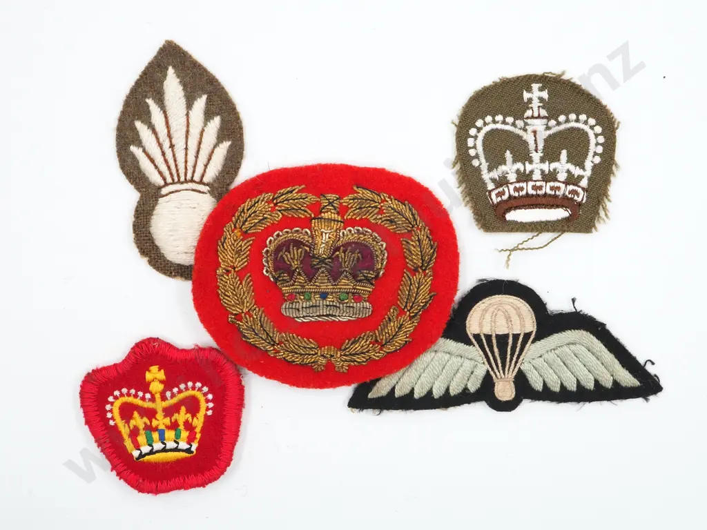 Assorted Lot of New Zealand Military Cloth & Bullion Patches Image 1++