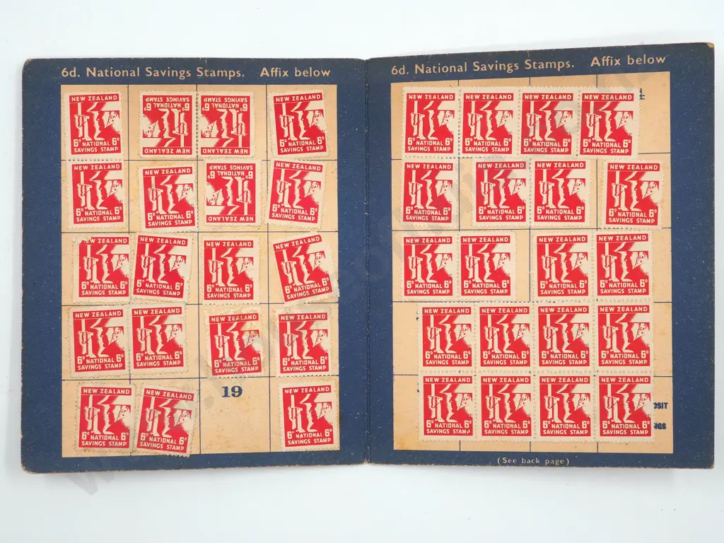 Booklet - NZ WWII National Savings Stamps (stamps included) Image 1++