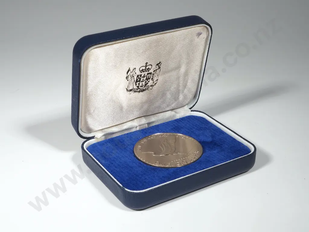 1974 Cased New Zealand One Dollar Coin - Cormorant  Image 1++
