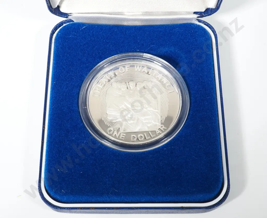 1990 New Zealand Silver Proof Dollar - Treaty of Waitangi  Image 1++