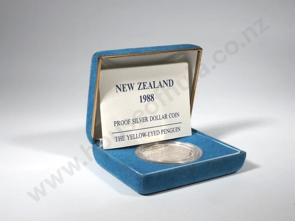 1988 New Zealand Silver Proof Dollar - Yellow Eyed Penguin  Image 1++