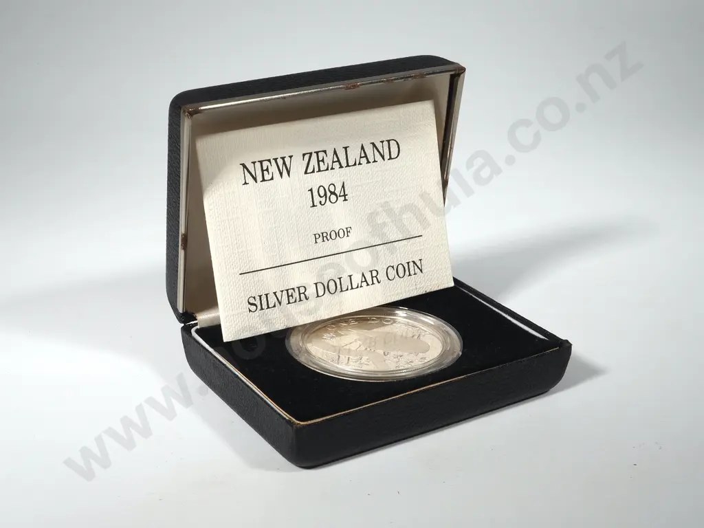 1984 New Zealand Silver Proof Dollar - Chatham Island Black Robin  Image 1++