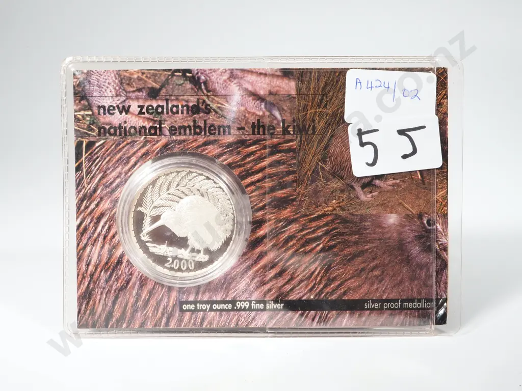 New Zealand 2000 National Emblem - The Kiwi One Troy Ounce Coin  Image 1++