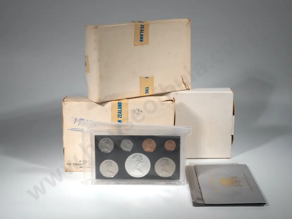Three New Zealand Proof Sets in Plastic Cases w Silver Silver One Dollar Coins Image 1++