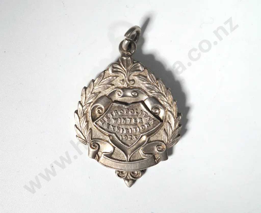 Metropolitan Winter Exhibition, 1923, Prize Medal in Silver inscribed Cl.309/Hakopa Pou Image 1++