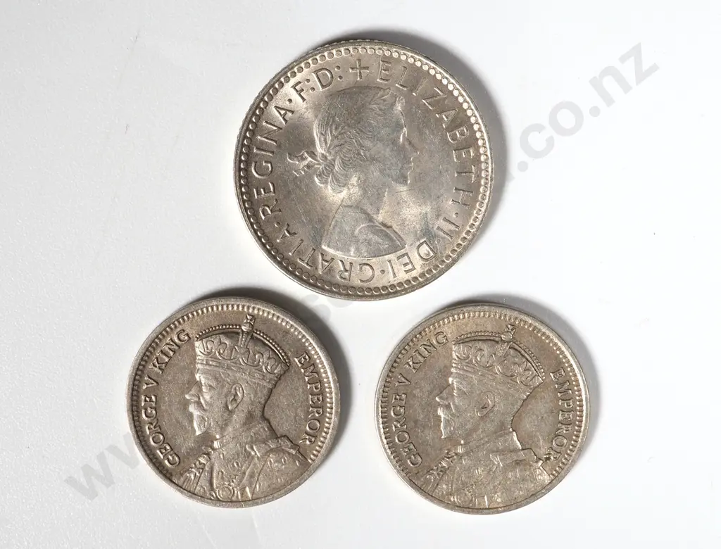 Two 1934 New Zealand Three Pence EF Coins & Australian 1963 AUNC Six Pence Image 1++