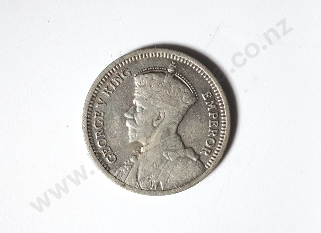 1935 New Zealand Threepence  Image 1++