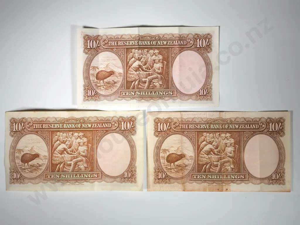 Three New Zealand Fleming 10 Shilling Banknotes  Image 1++