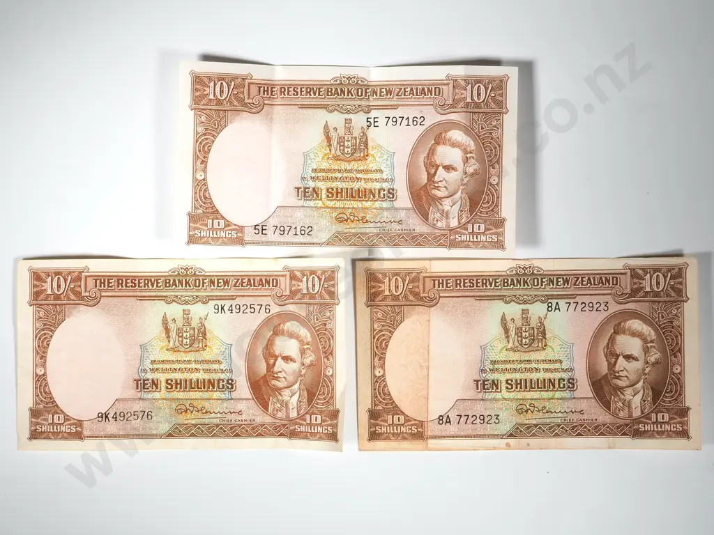 Three New Zealand Fleming 10 Shilling Banknotes  Image 1++
