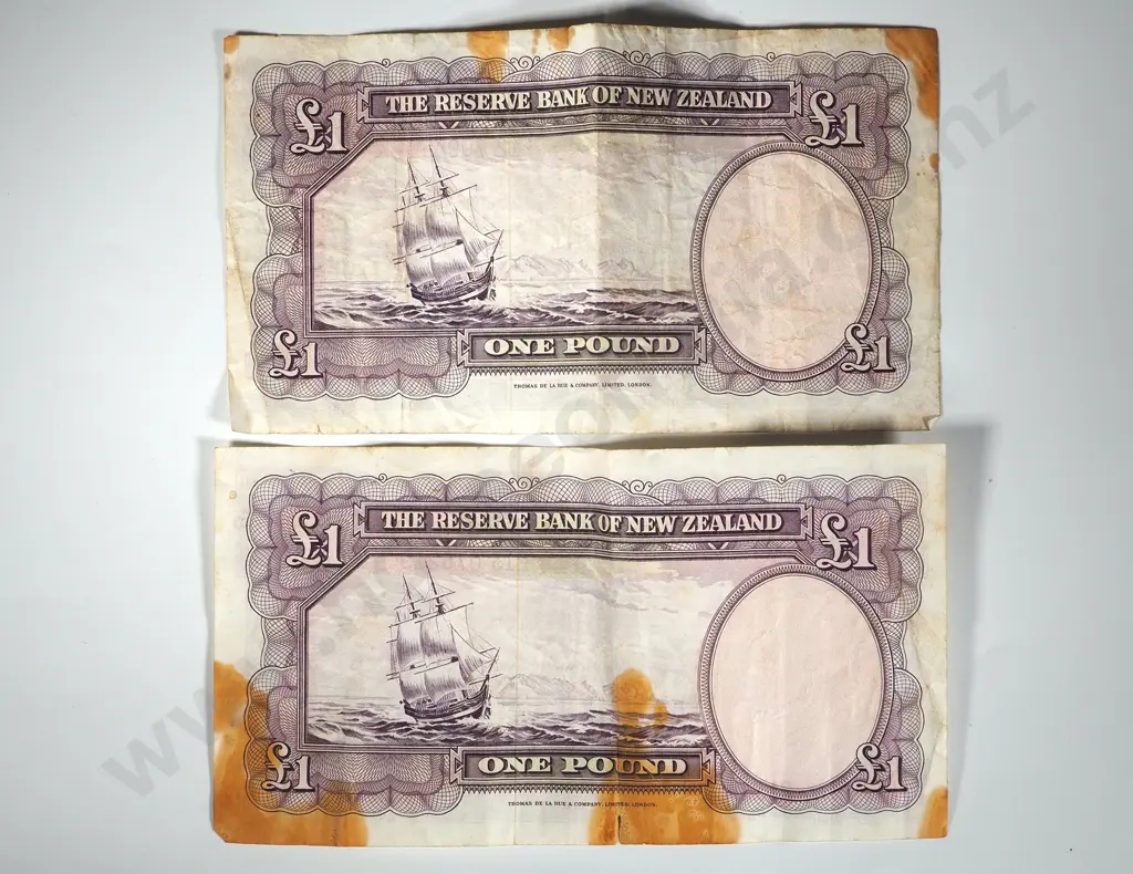 Two New Zealand Fleming One Pound Bank Notes Image 1++
