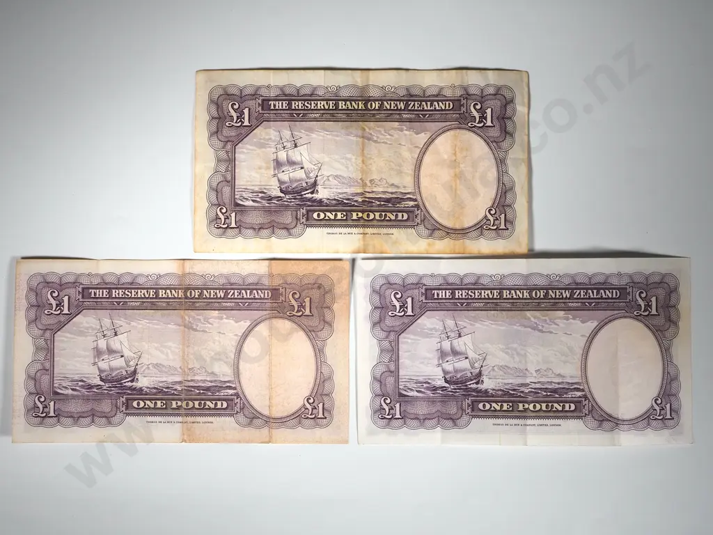 Three New Zealand Fleming One Pounds Banknotes  Image 1++