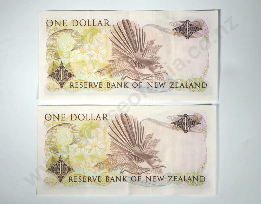 Two EF Consecutive New Zealand Hardie $1 Notes  Image 1++