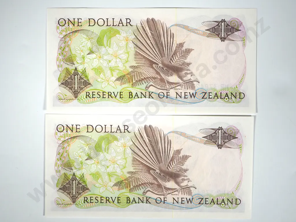 Two New Zealand AUNC Almost Consecutive $1 Banknotes  Image 1++