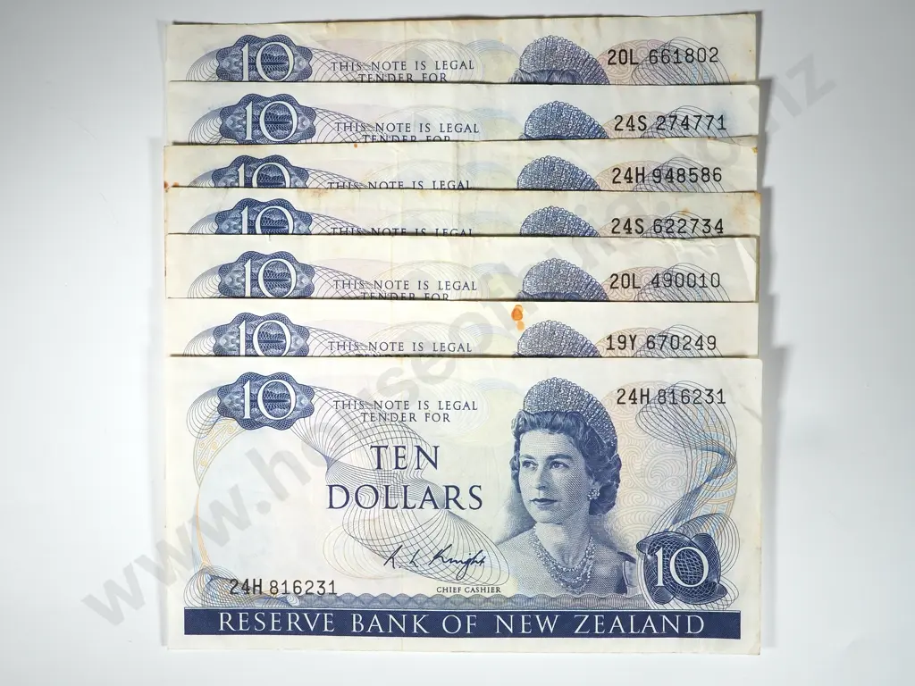 7 New Zealand Ten Dollar Banknotes - Various Grades - Knight Signatures Image 1++