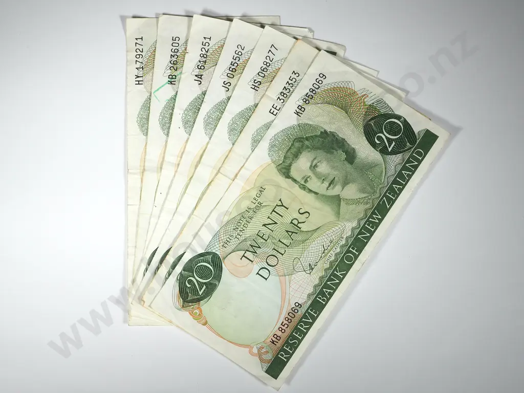 7 New Zealand Twenty Dollar Banknotes Various Grades Hardie Signature Image 1++