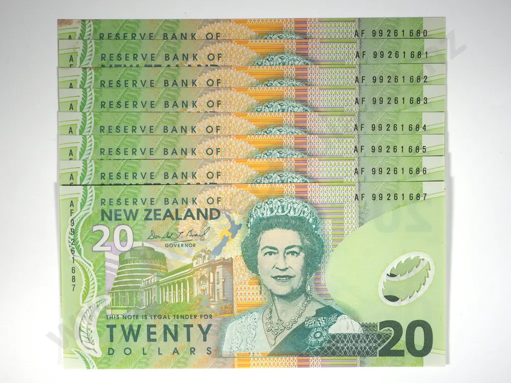Eight AUNC New Zealand Consecutive $20 Banknotes  Image 1++