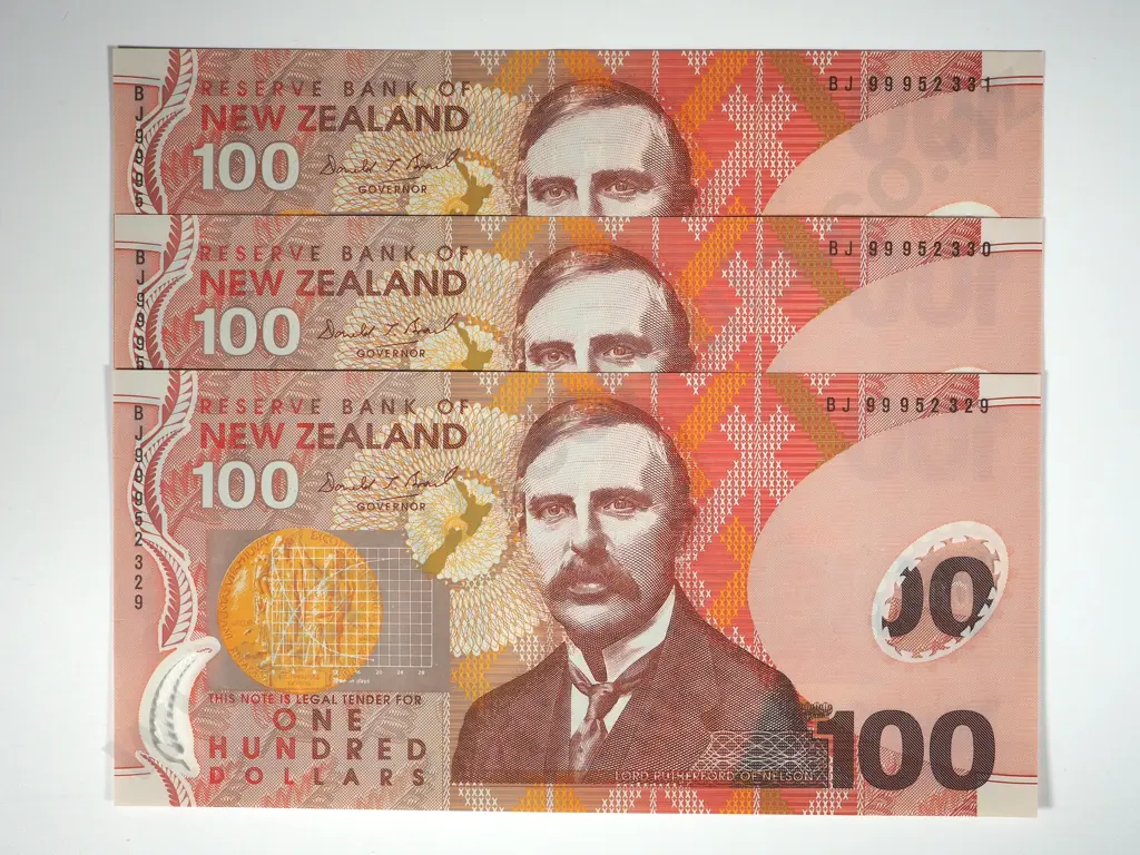 Three AUNC Consecutive New Zealand Don Brash $100 Notes  Image 1++