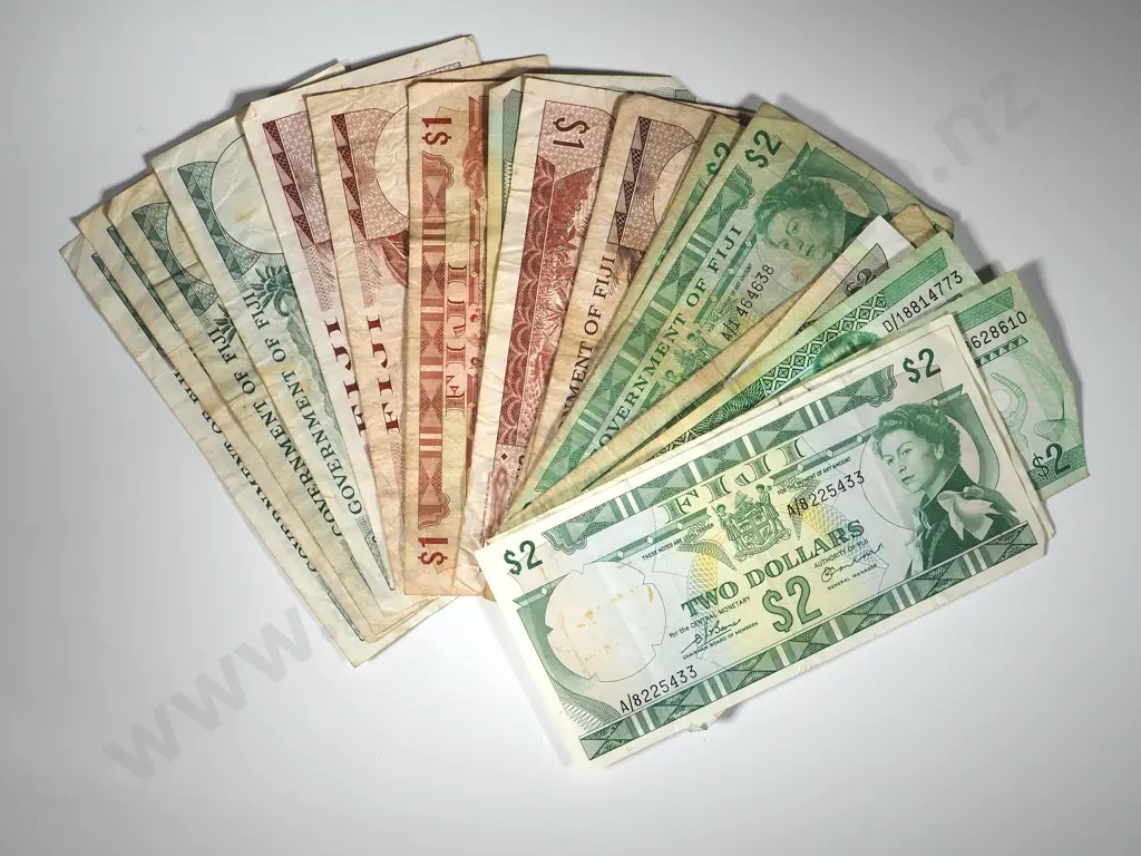 $30 Face Value of Fiji Banknotes - 50c / $1 / $2 Image 1++