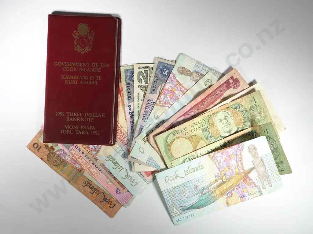 Assorted Lot of over 70 Pacific Island Banknotes - Circulated  Image 1++