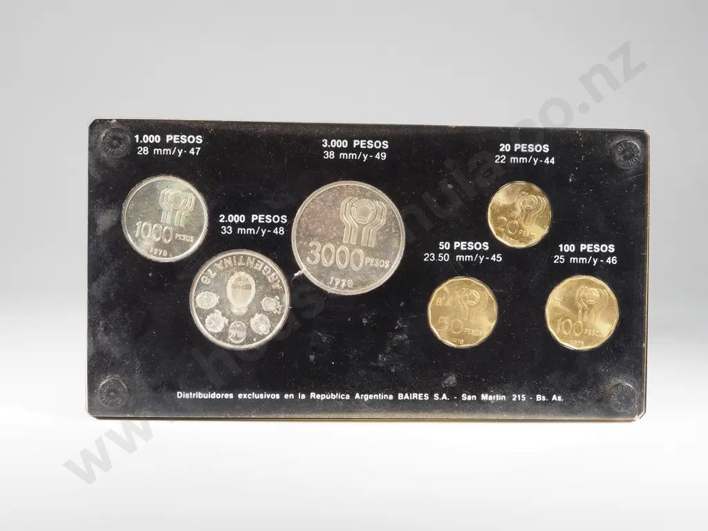 1978 Argentina 900 Silver Soccer World Cup Coin Set in Perspex Case  Image 1++