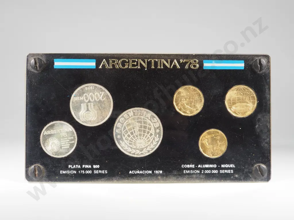 1978 Argentina 900 Silver Soccer World Cup Coin Set in Perspex Case  Image 1++