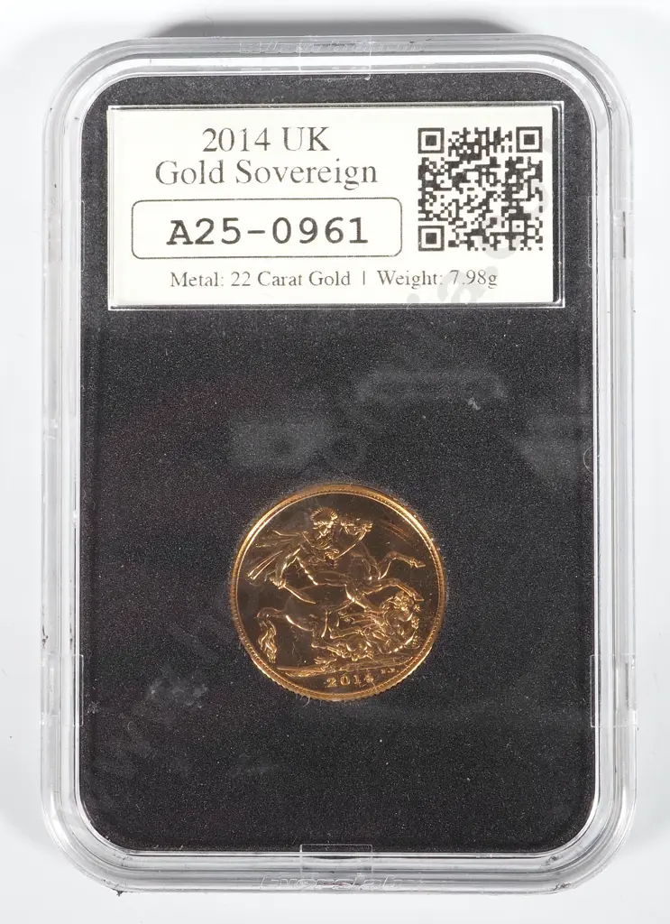 2014 Gold Sovereign in Presentation Box Image 1++