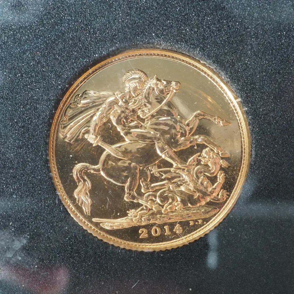 2014 Gold Sovereign in Presentation Box Image 1++
