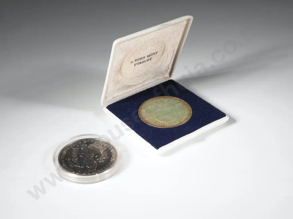 Two Proof Netherlands Coins incl Cased 1973 10 Gulden Coin Image 1++