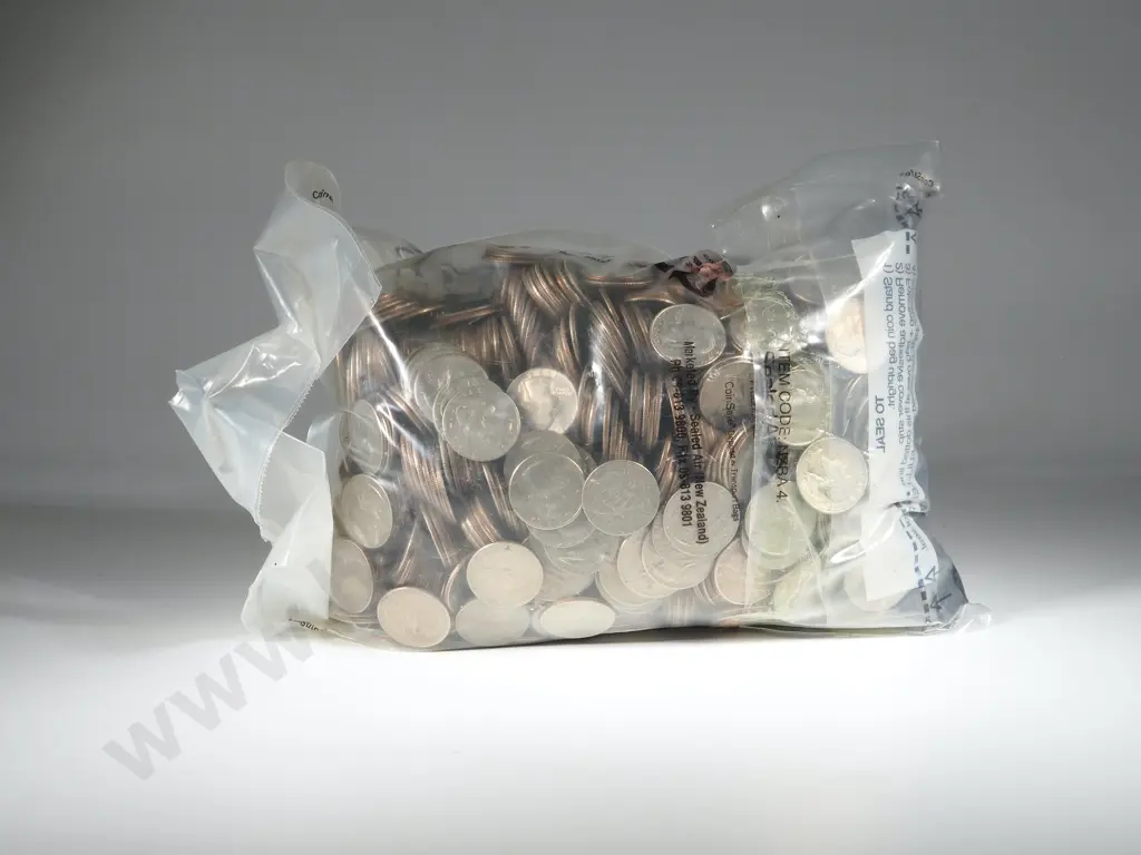 8KG of United States Quarter Dollars, Face value $355.75 USD Image 1++