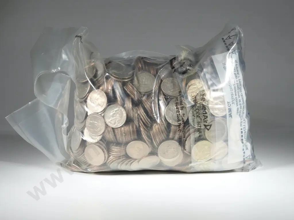 8KG of United States Quarter Dollars, Face value $355.75 USD Image 1++