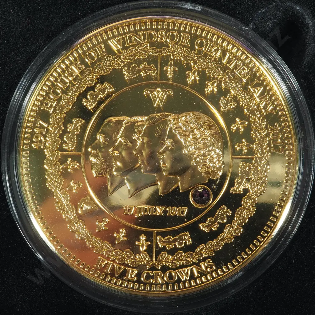 Oversized 5 Crown House of Windsor United Kingdom Coin in Case Image 1++
