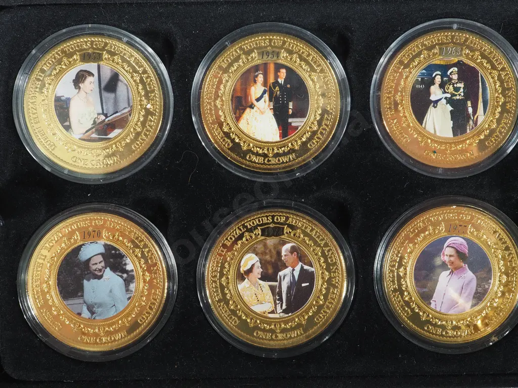 18 Crown Size Commemorative Coins incl War of Pacific & Royal Family - Image 1++