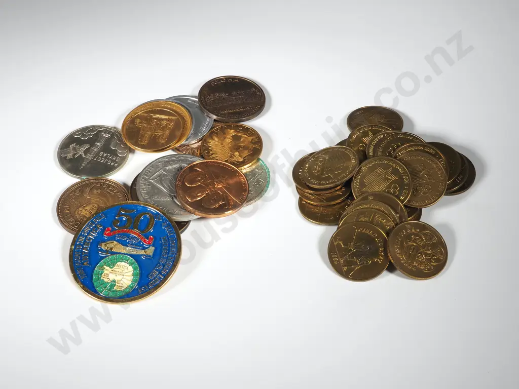 Assorted Lot of American Commemorative Coins including a selection of Los Angeles Olympic Game Tokens Image 1++