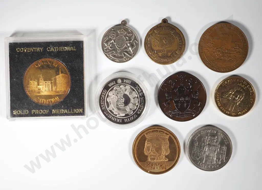 Assorted Lot of English Commemorative Coins Image 1++