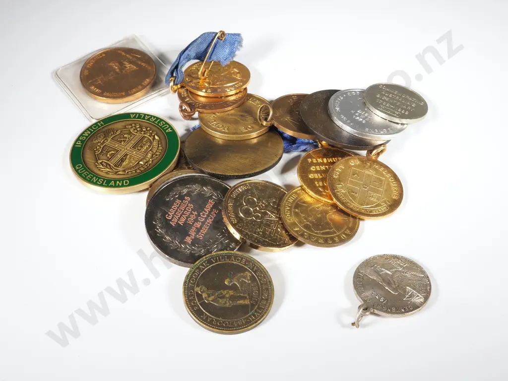 Assorted lot of Australian Commemorative Coins & Medallions  Image 1++