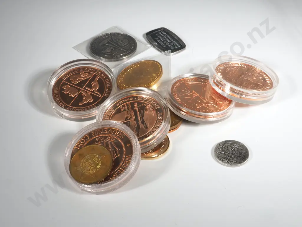 Assorted lot of larger Australian Commemorative Coins & Medallions  Image 1++