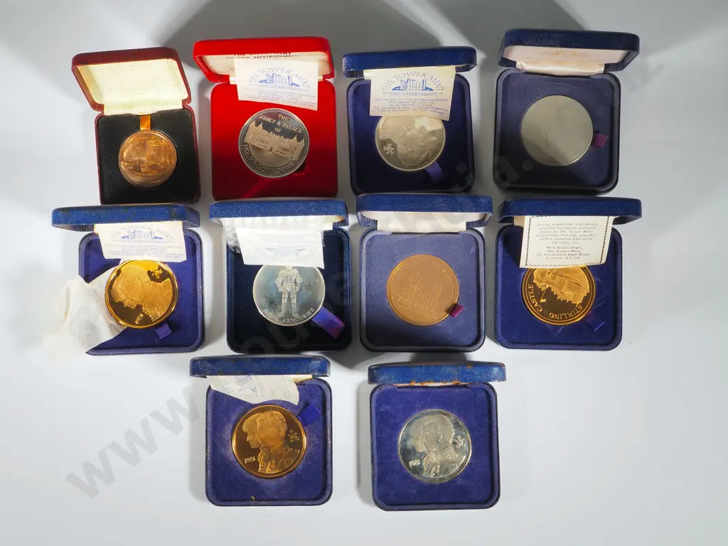 Large Assorted Lot of United Kingdom Commemorative Coins & Medallions Image 1++