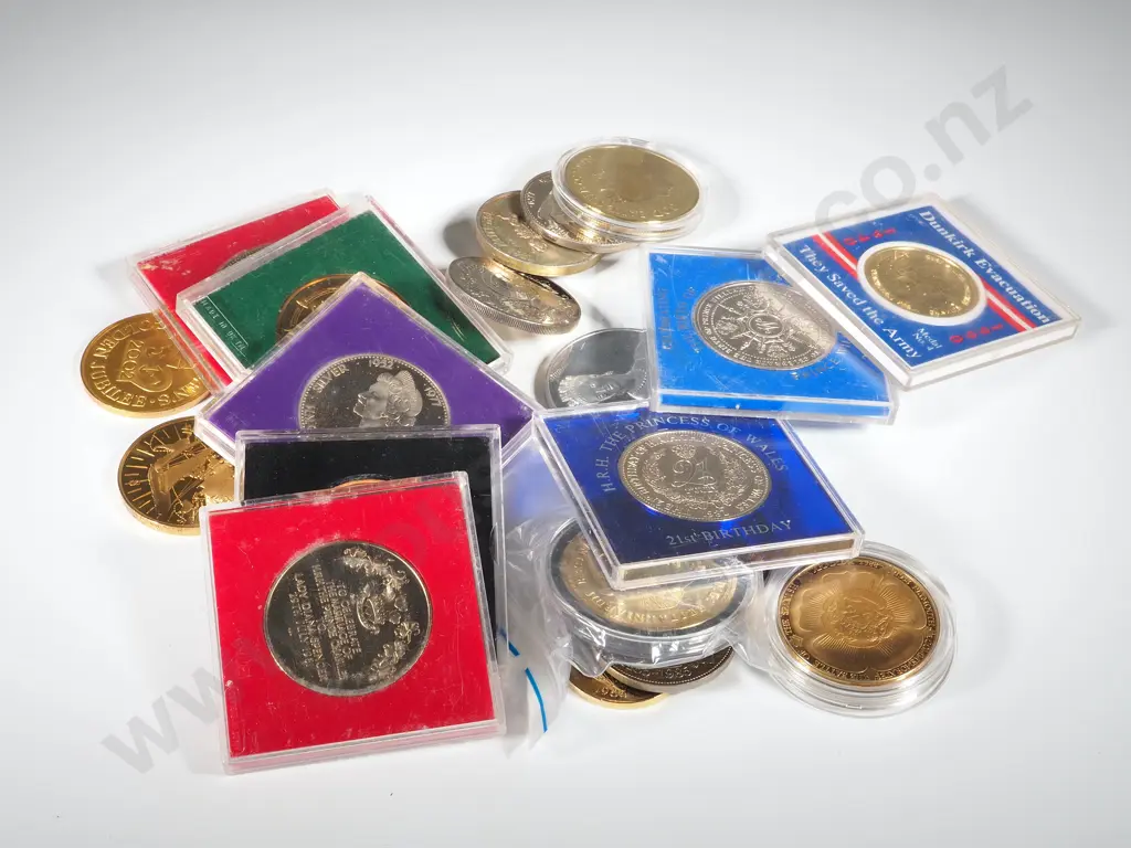 Assorted Lot of British Commemorative Coins & Medallions Image 1++