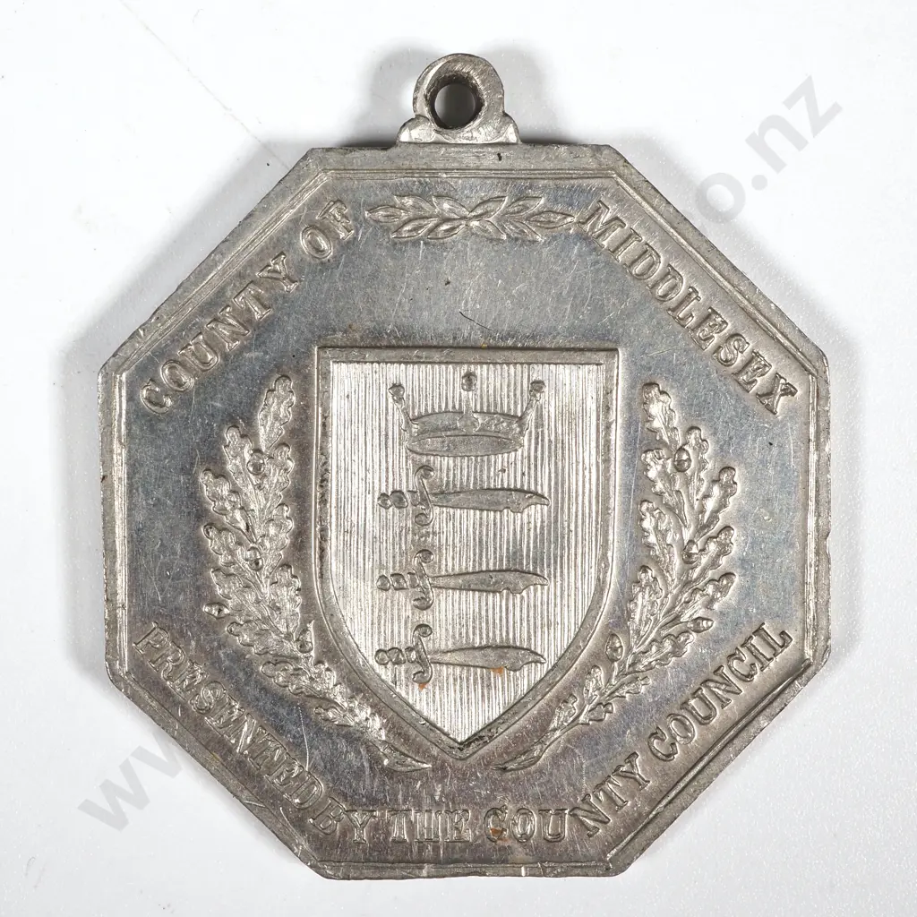1935 United Kingdom Silver Jubilee Medallion in White Metal Image 1++