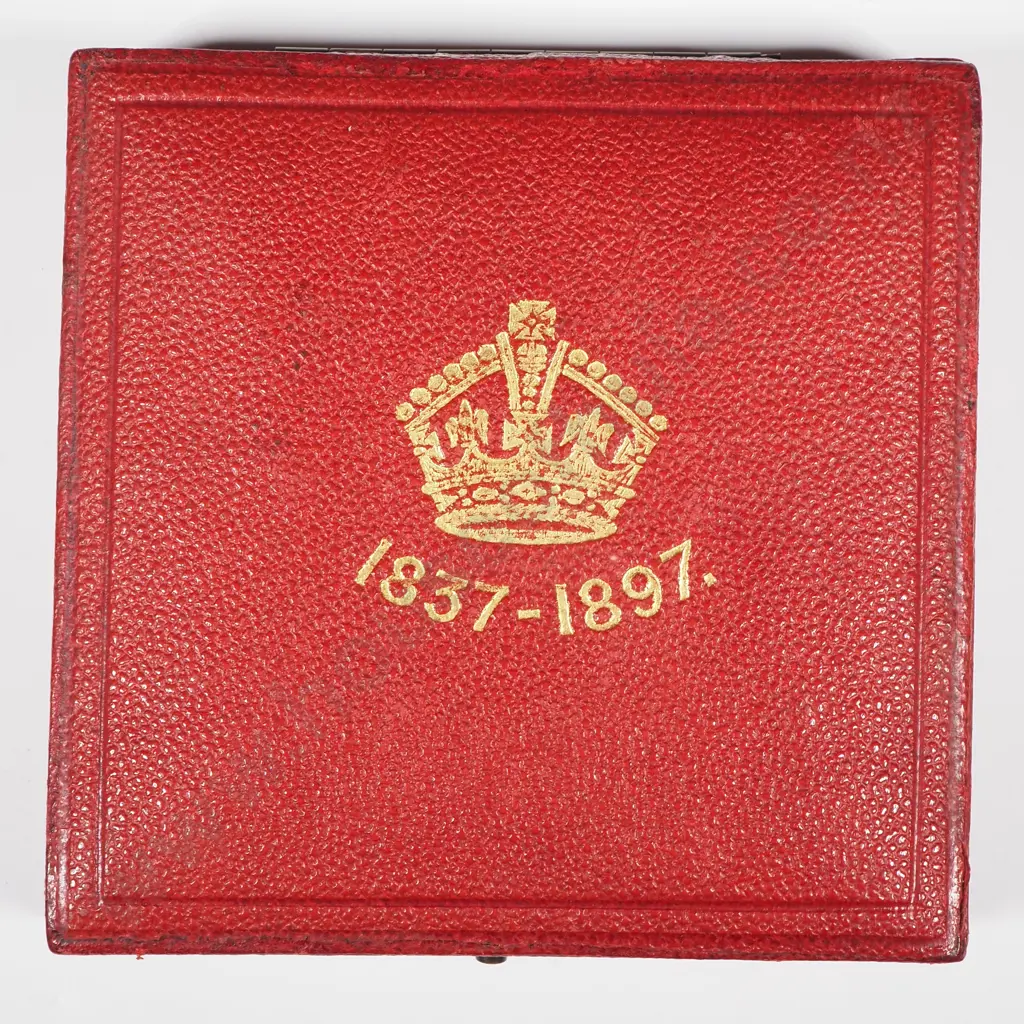 Cased 1897 Copper Medal Commemorating the Diamond Jubilee of Queen Victoria, 56mm  Image 1++