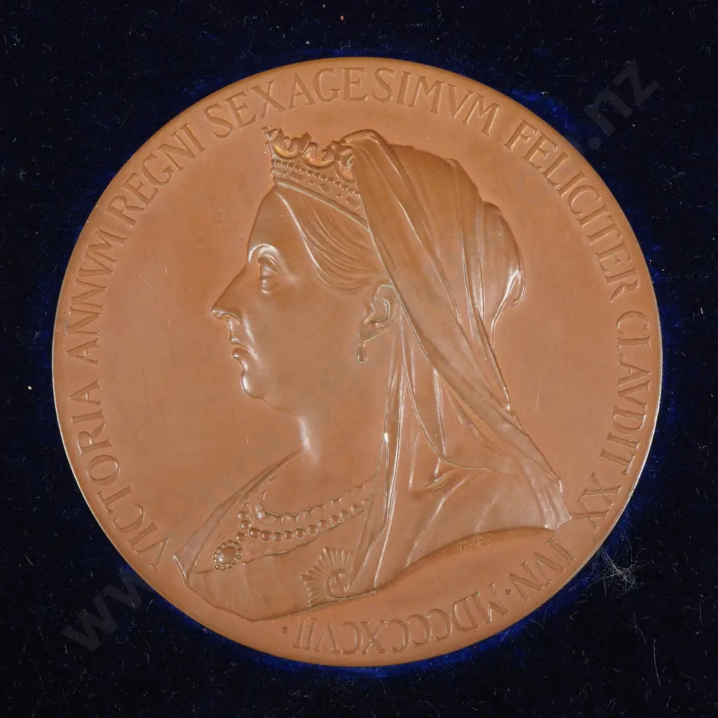 Cased 1897 Copper Medal Commemorating the Diamond Jubilee of Queen Victoria, 56mm  Image 1++