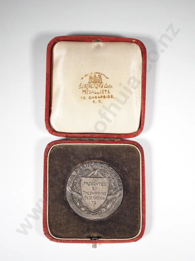 Cased White Metal Shipping Federation Meritorious Service Medal, 28mm in Diameter  Image 1++
