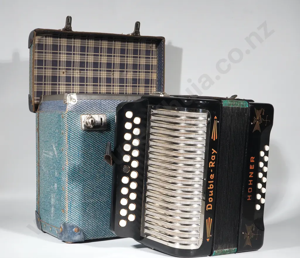 Hohner Double Ray Accordion in Box Image 1++